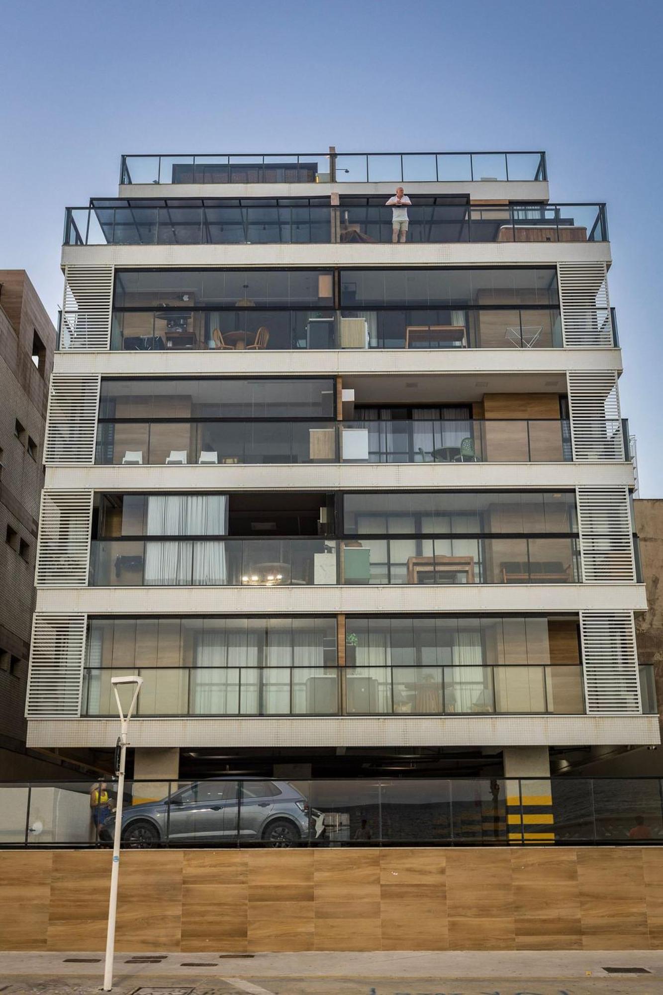 Apartamento 20% Off, Frente P/ Praia, Ate 4hospedes, Garagem, Jr Catito